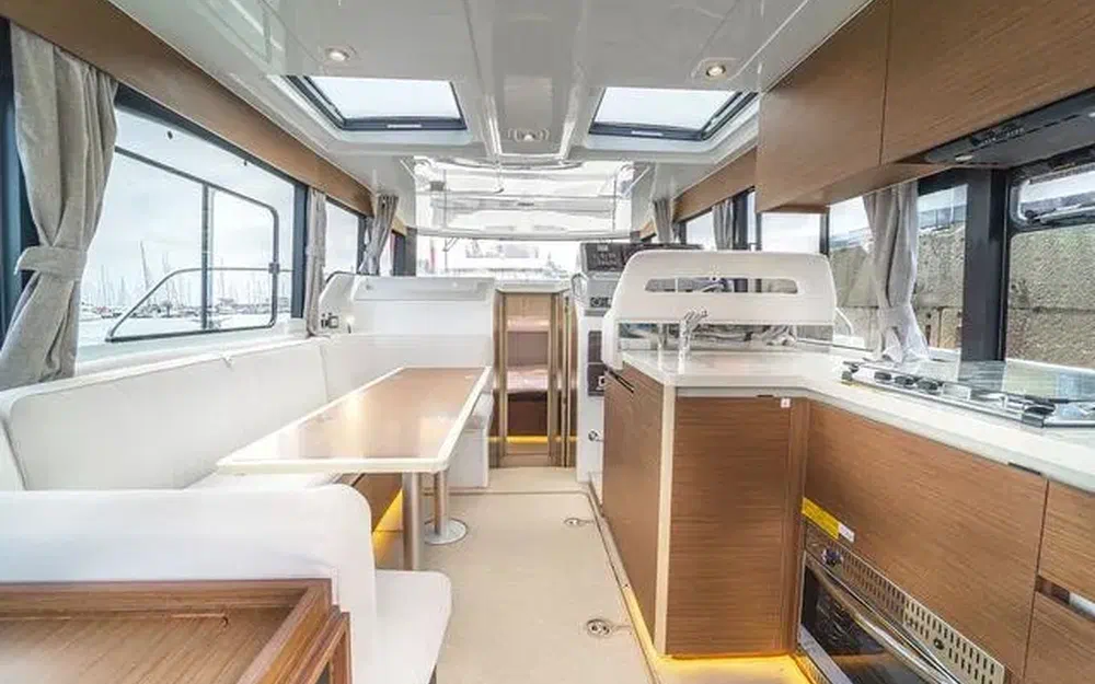 slider 13 Delphia 11 Fly Lounge