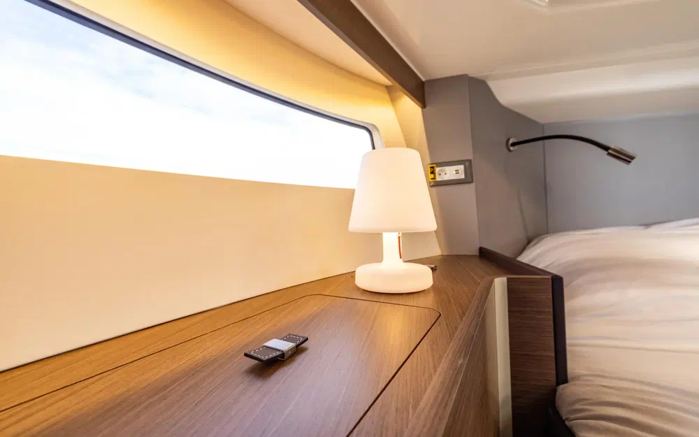 slider 20 Delphia 11 Fly Lounge