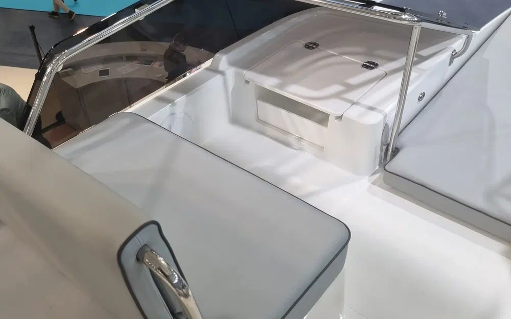 slider 12 Delphia 11 Fly Lounge