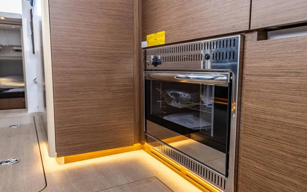 slider 15 Delphia 11 Fly Lounge