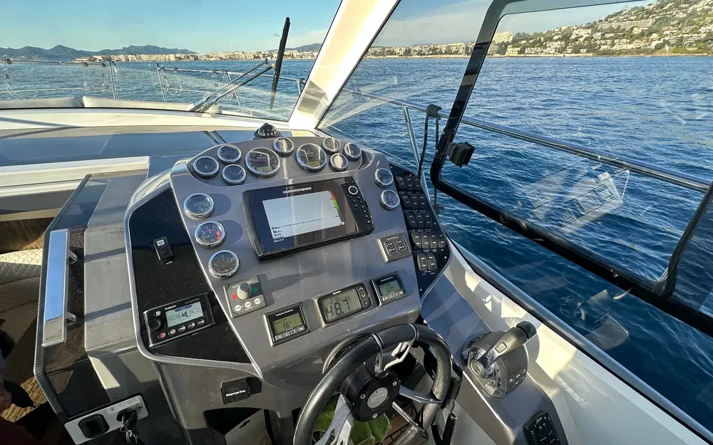 slider 19 Galeon 335 HTS