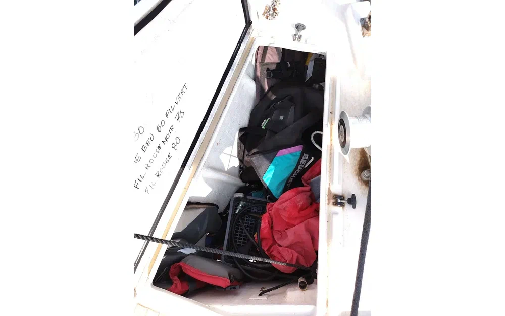 slider 10 Amel Santorin Ketch