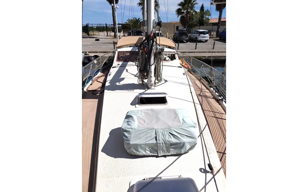 slider 11 Amel Santorin Ketch