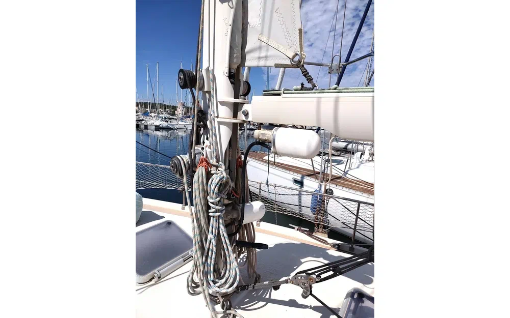 slider 15 Amel Santorin Ketch