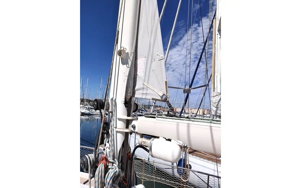 slider 16 Amel Santorin Ketch