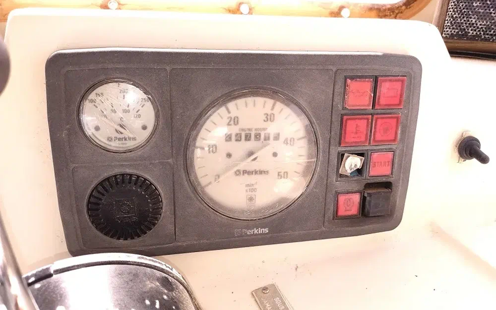 slider 23 Amel Santorin Ketch