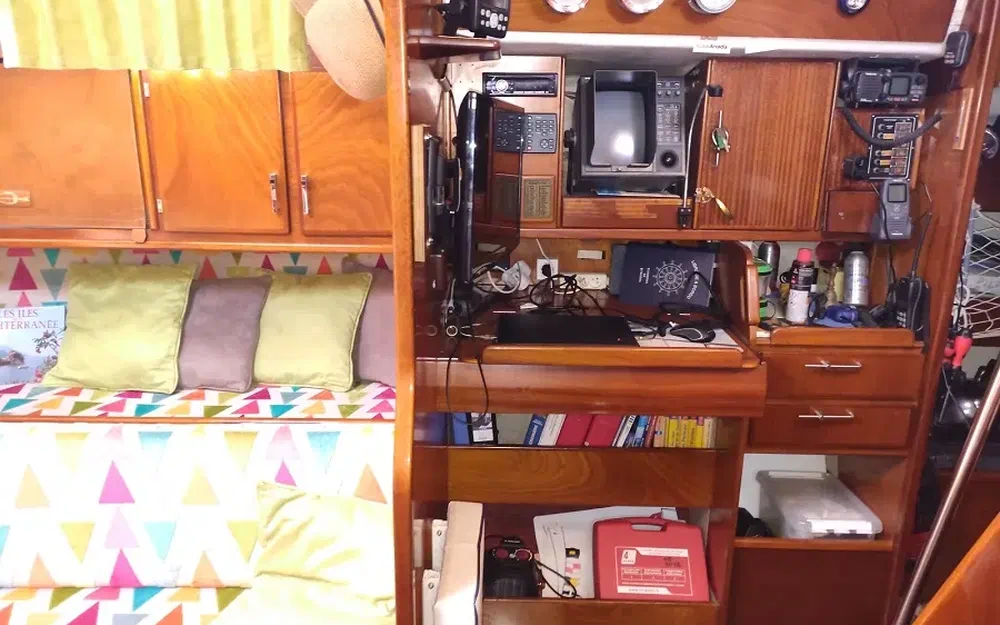 slider 33 Amel Santorin Ketch