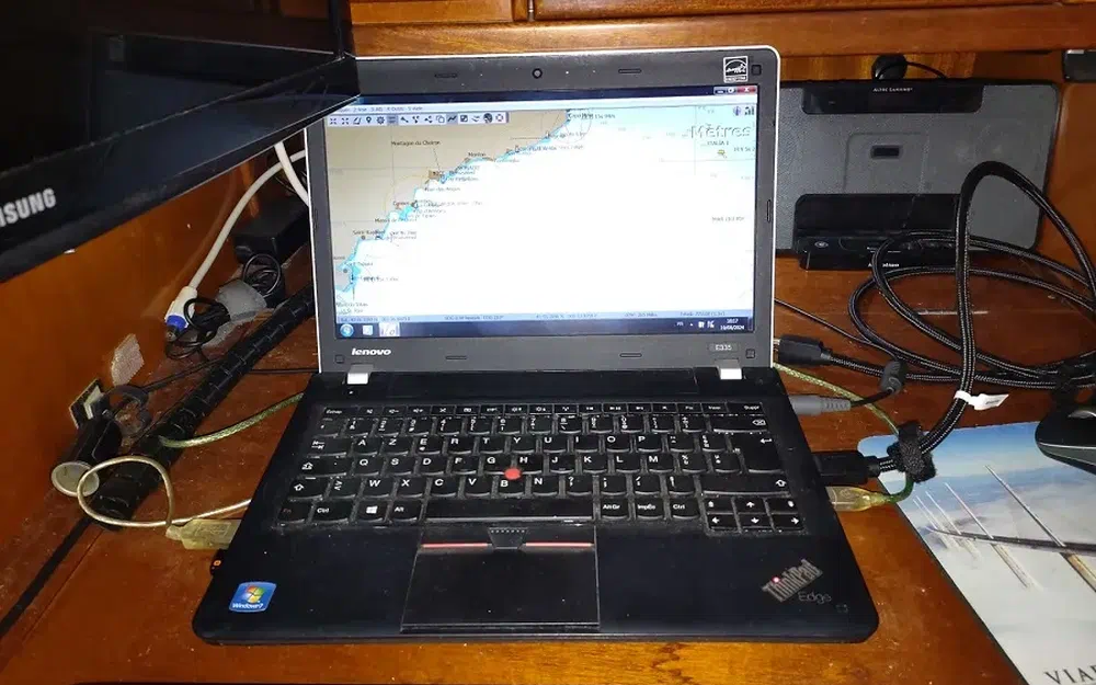 slider 35 Amel Santorin Ketch