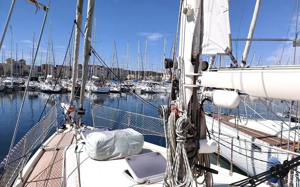 slider 5 Amel Santorin Ketch