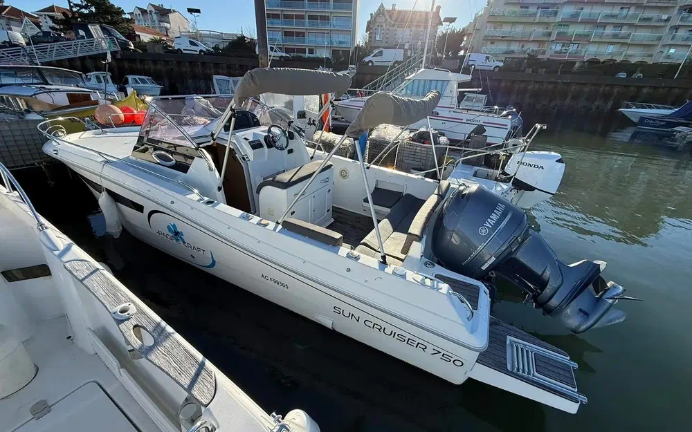 slider 0 Pacific Craft 750 SC