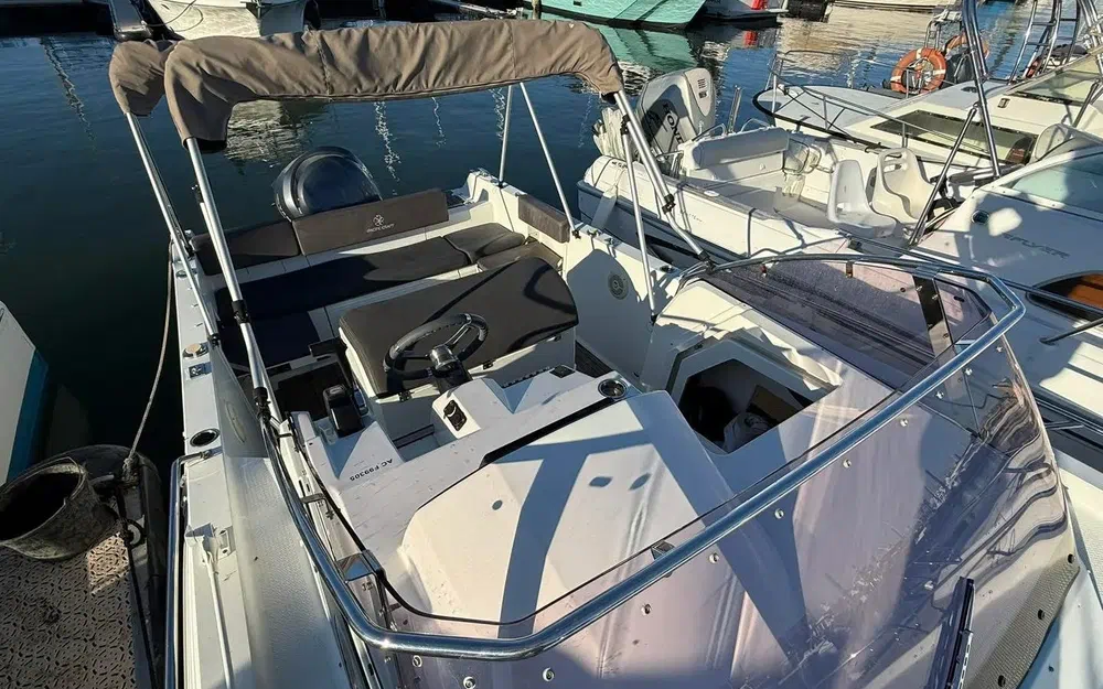 slider 1 Pacific Craft 750 SC