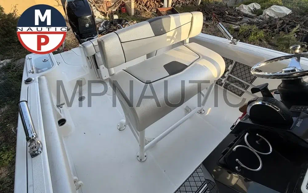 slider 4 Wellcraft Fisherman 242