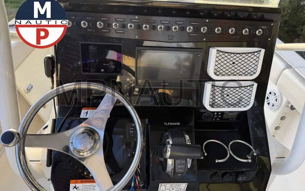 slider 9 Wellcraft Fisherman 242