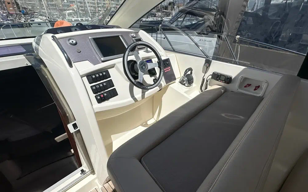 slider 10 Jeanneau Leader 8