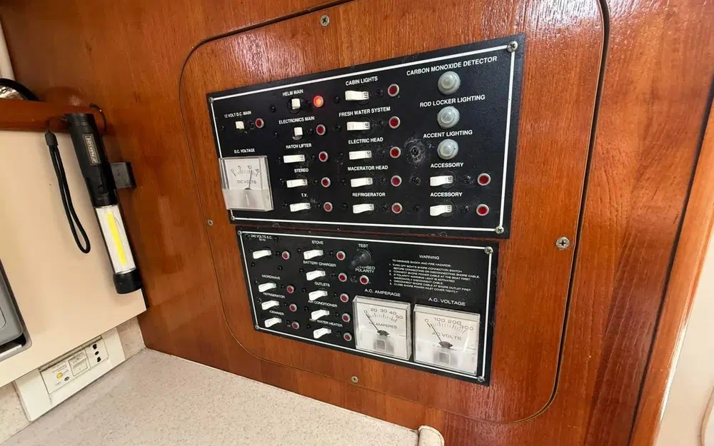 slider 33 Pursuit OS 305