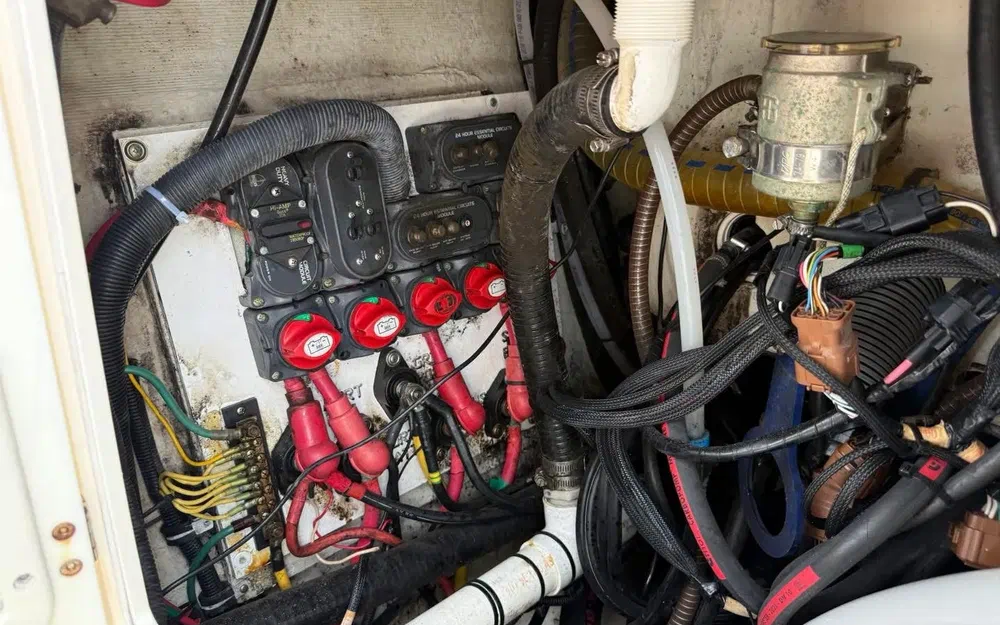 slider 32 Pursuit OS 305