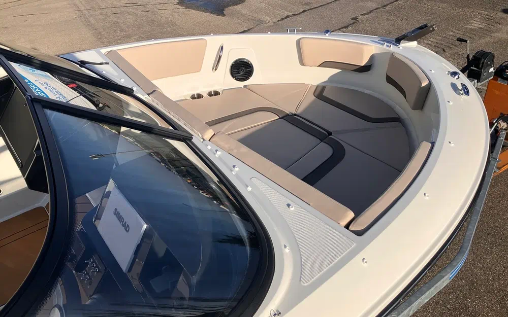 slider 8 Bayliner V20i