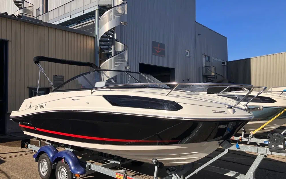 slider 1 Bayliner VR5 Cuddy