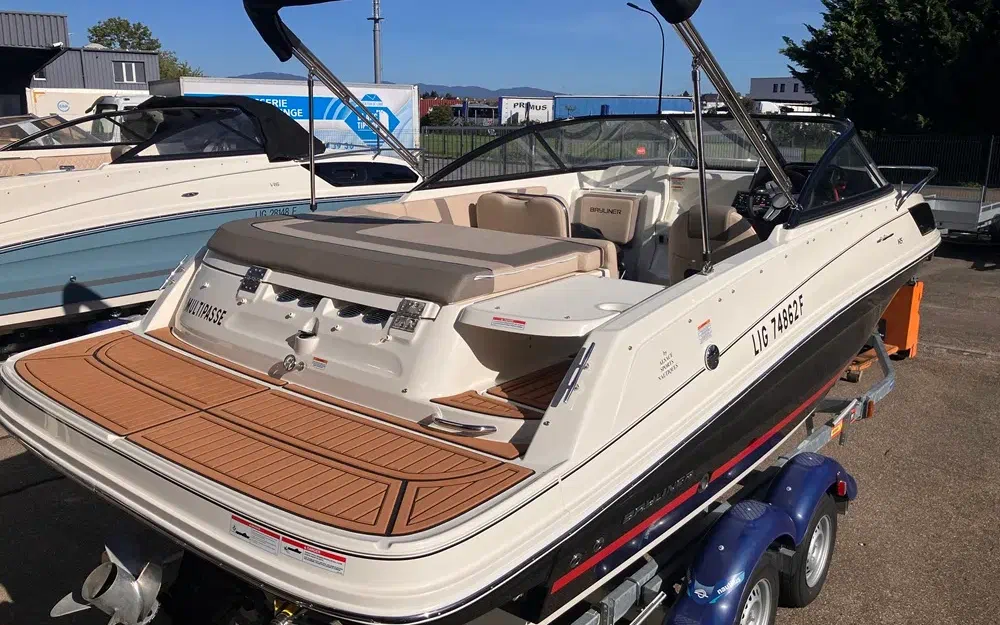 slider 2 Bayliner VR5 Cuddy