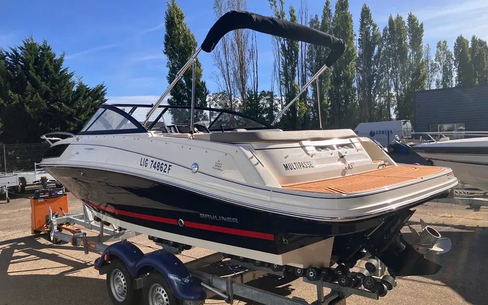 slider 3 Bayliner VR5 Cuddy