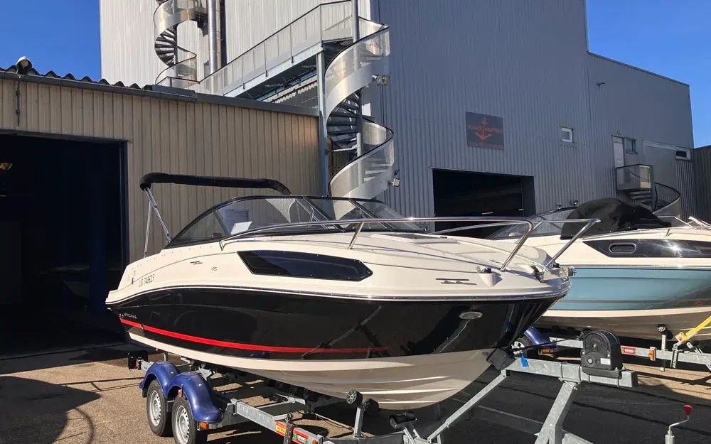 slider 4 Bayliner VR5 Cuddy