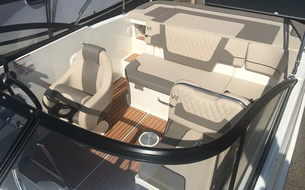 slider 5 Bayliner VR5 Cuddy