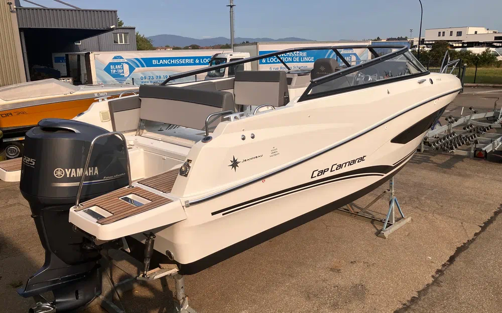 slider 9 Jeanneau Cap Camarat 7.5 DC