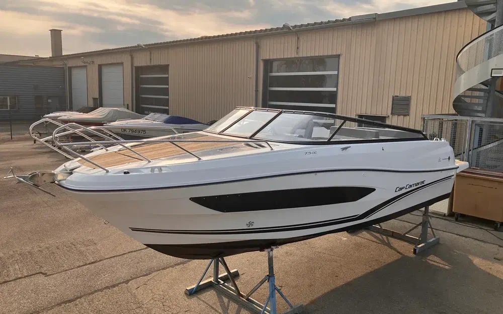 slider 1 Jeanneau Cap Camarat 7.5 DC