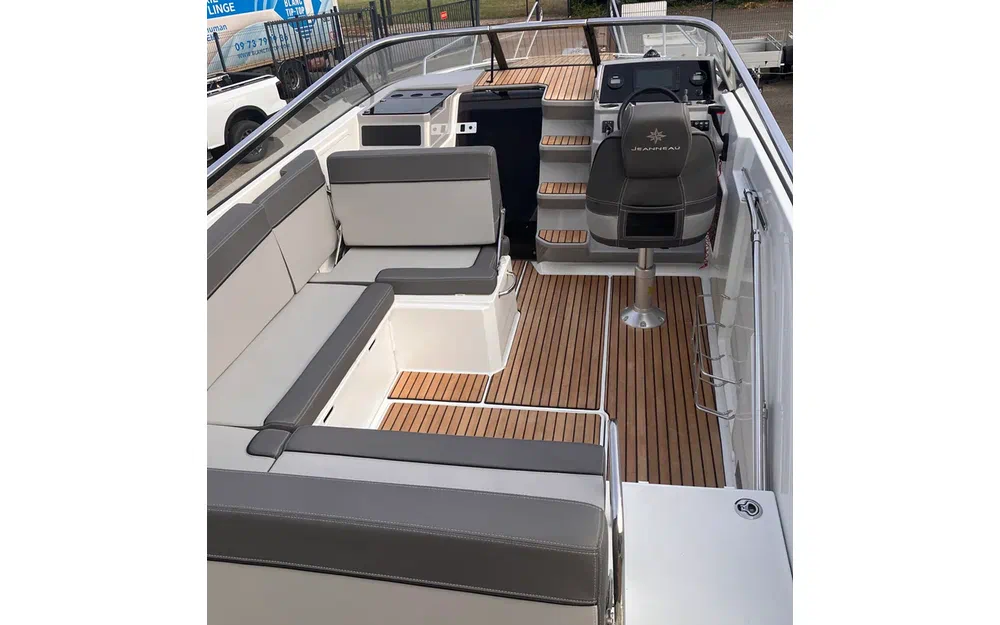 slider 5 Jeanneau Cap Camarat 7.5 DC