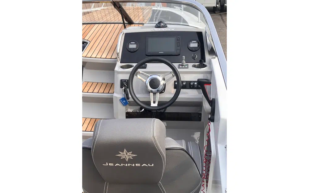 slider 6 Jeanneau Cap Camarat 7.5 DC