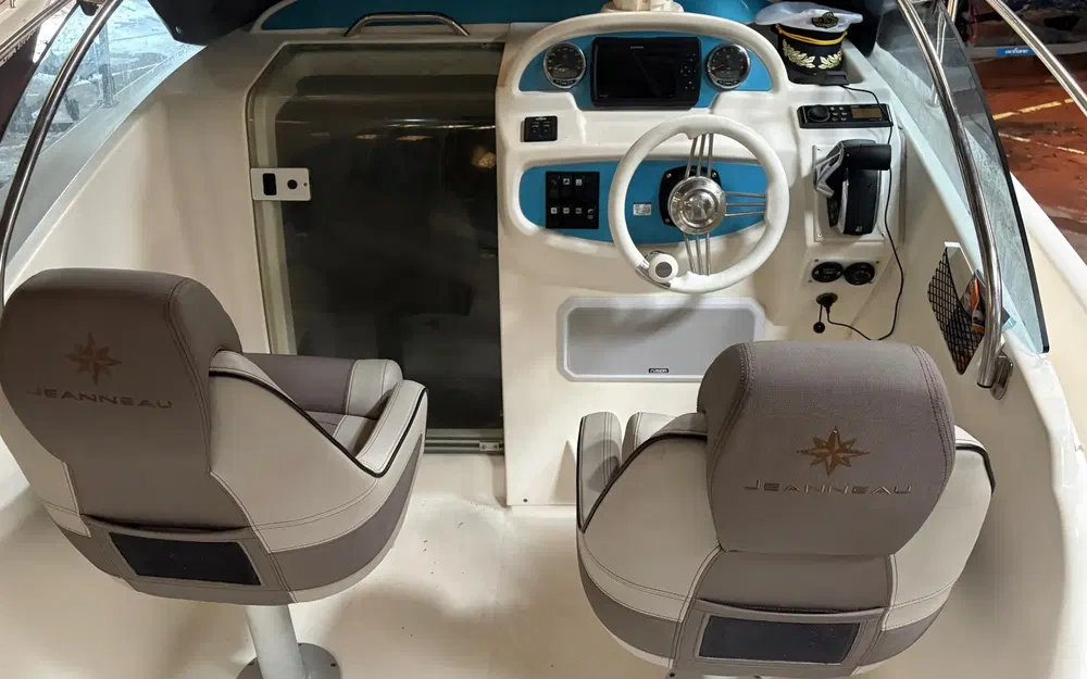 slider 8 Jeanneau Cap Camarat 755 WA