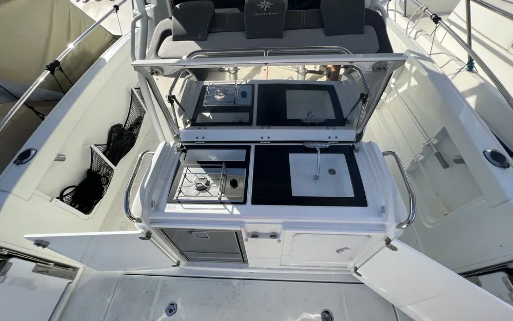 slider 7 Jeanneau Cap Camarat 9.0 CC