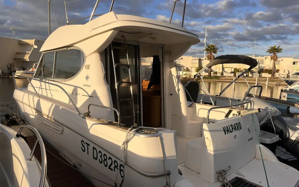 slider 0 Jeanneau Merry Fisher 805