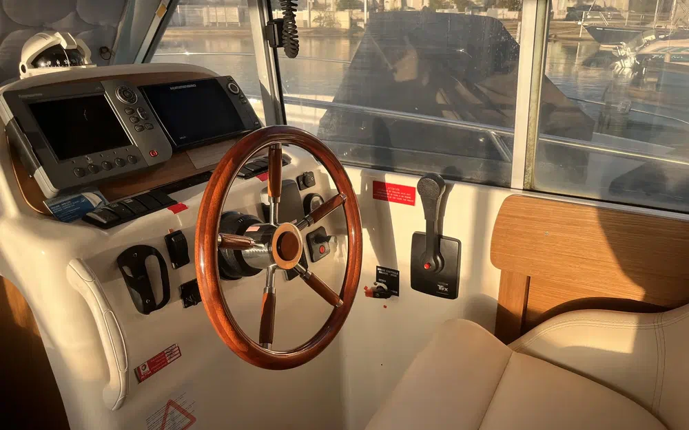 slider 7 Jeanneau Merry Fisher 805