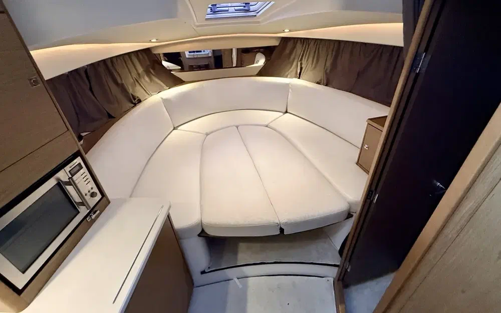 slider 12 Jeanneau Leader 9