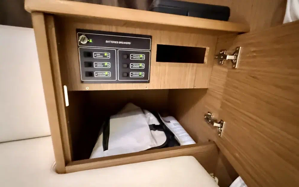 slider 15 Jeanneau Leader 9