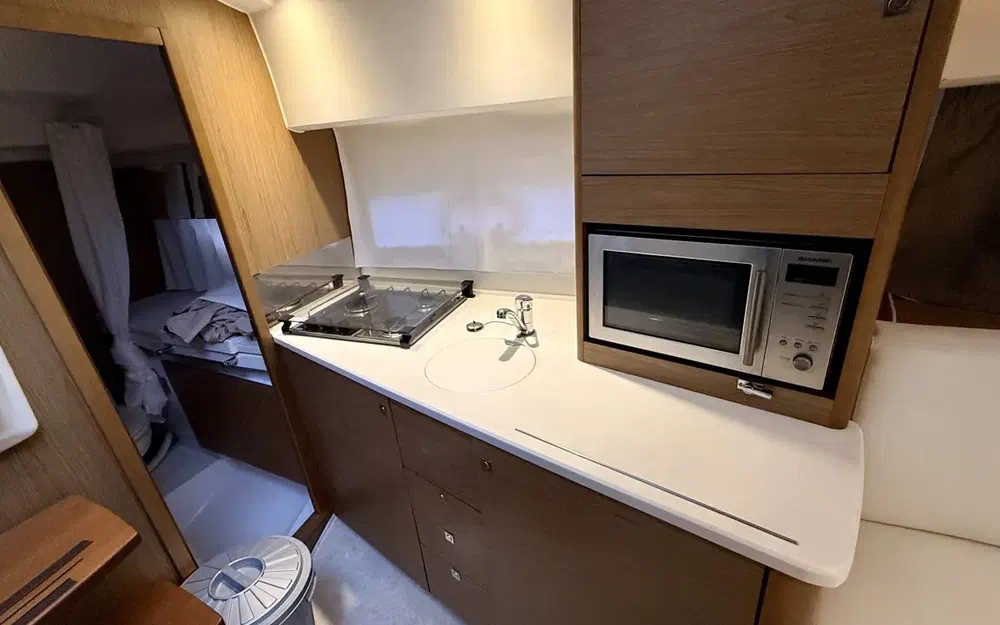 slider 16 Jeanneau Leader 9