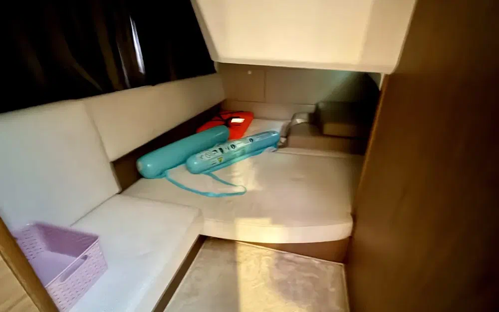 slider 18 Jeanneau Leader 9