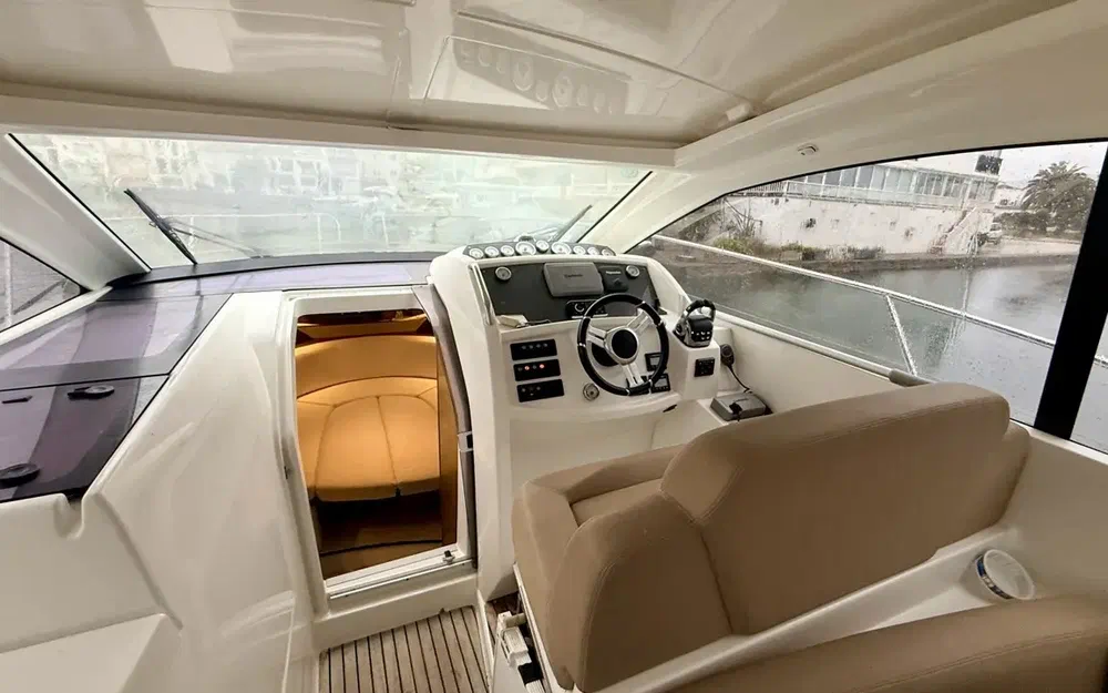 slider 6 Jeanneau Leader 9