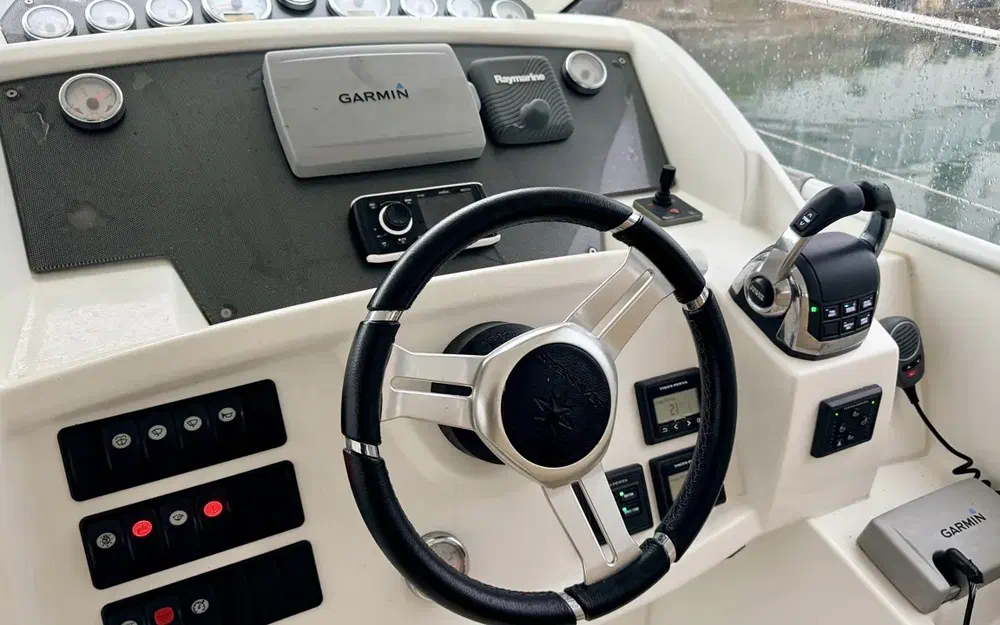 slider 8 Jeanneau Leader 9