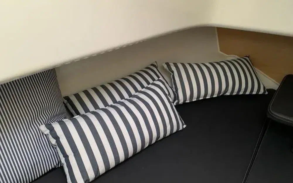 slider 7 Beneteau Barracuda 8