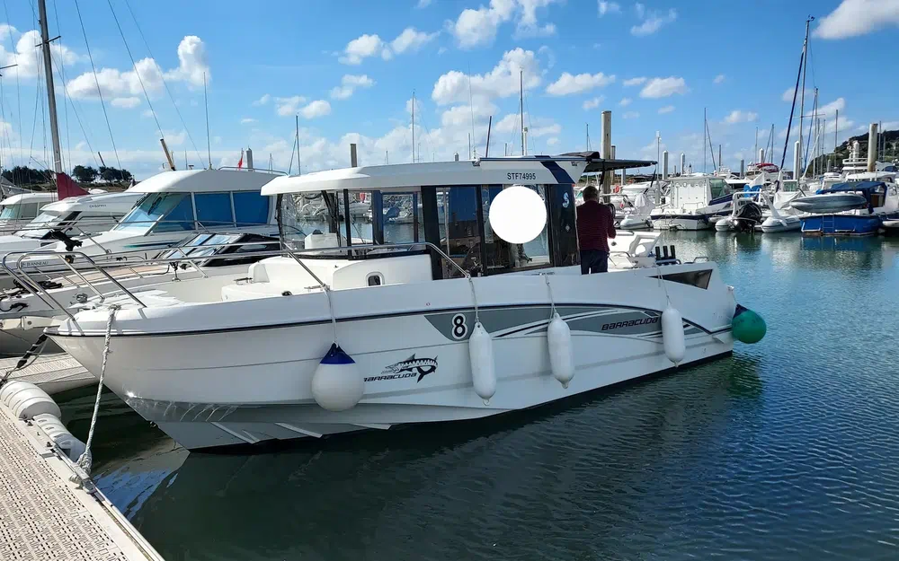 slider 1 Beneteau Barracuda 8