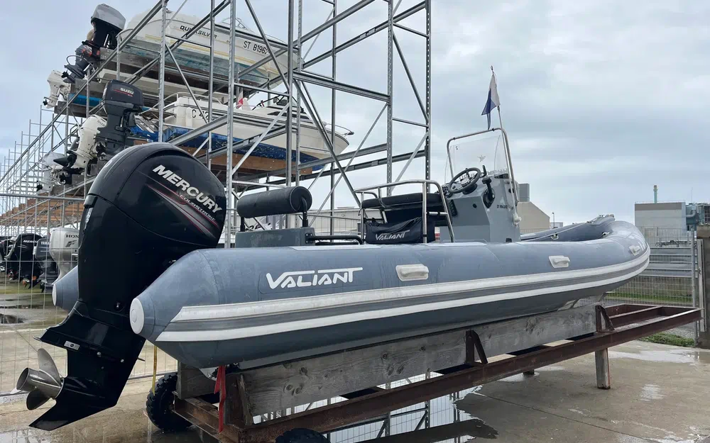 slider 1 Valiant 630 Sport Fishing