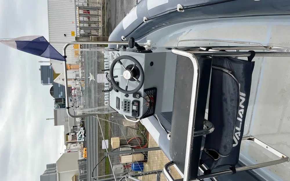 slider 3 Valiant 630 Sport Fishing