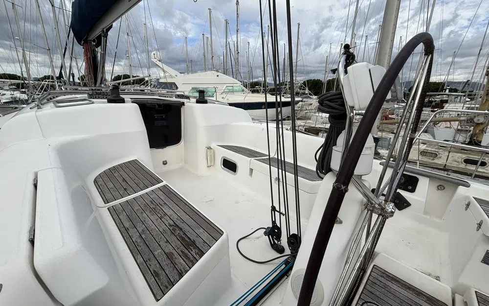 slider 4 Dufour 40 PERFORMANCE