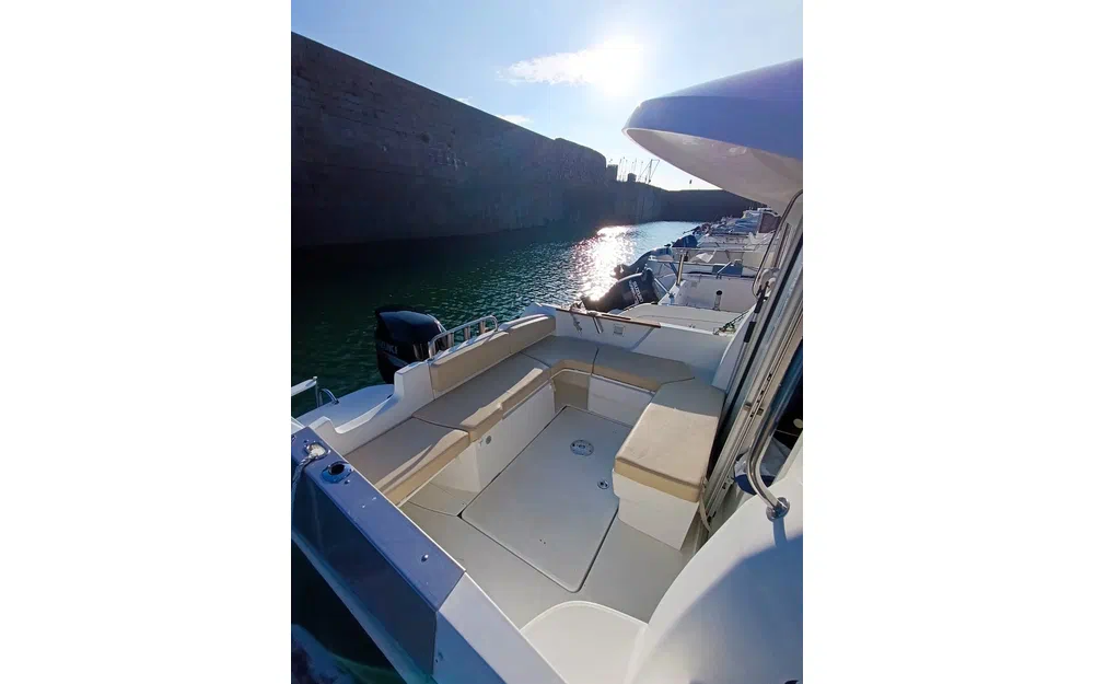 slider 4 Beneteau Antares 750 HB