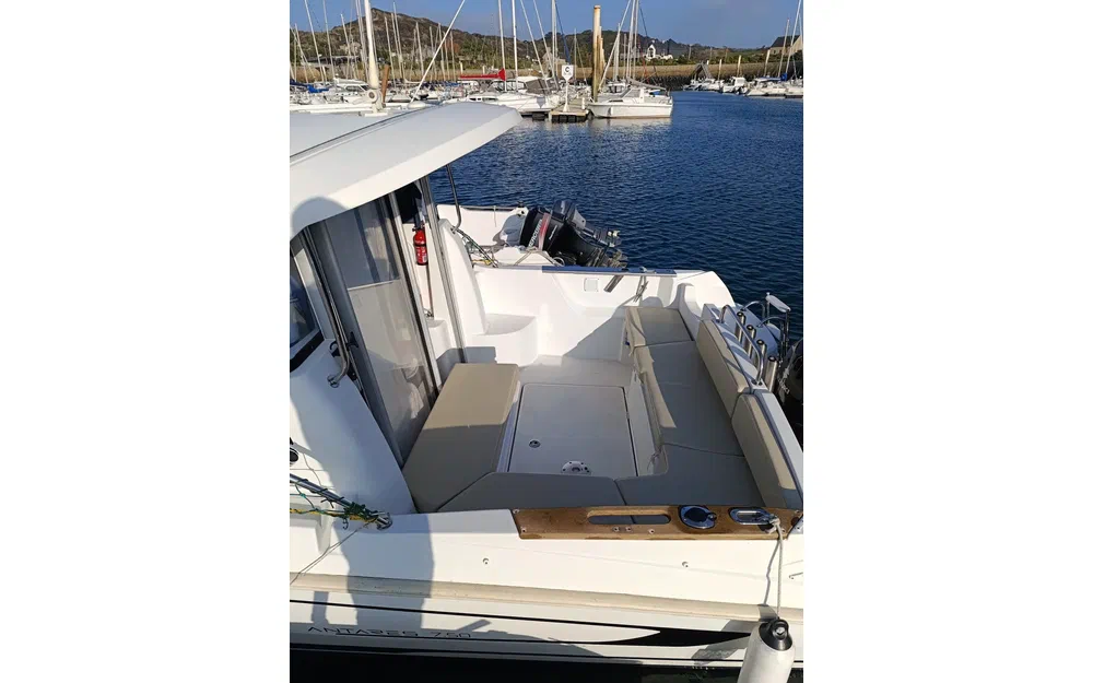 slider 12 Beneteau Antares 750 HB