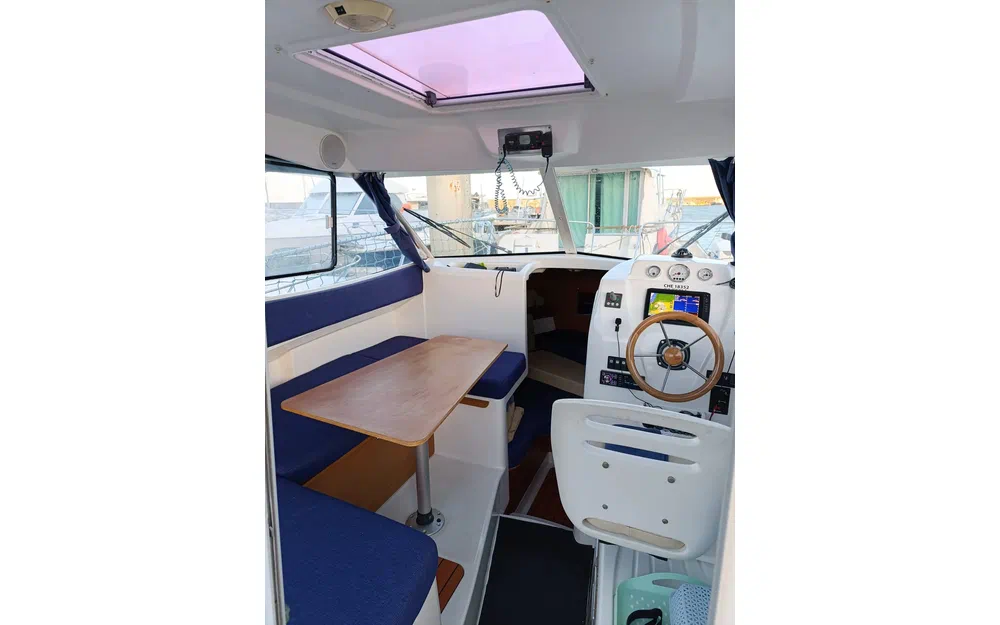 slider 3 Beneteau Antares 750 HB