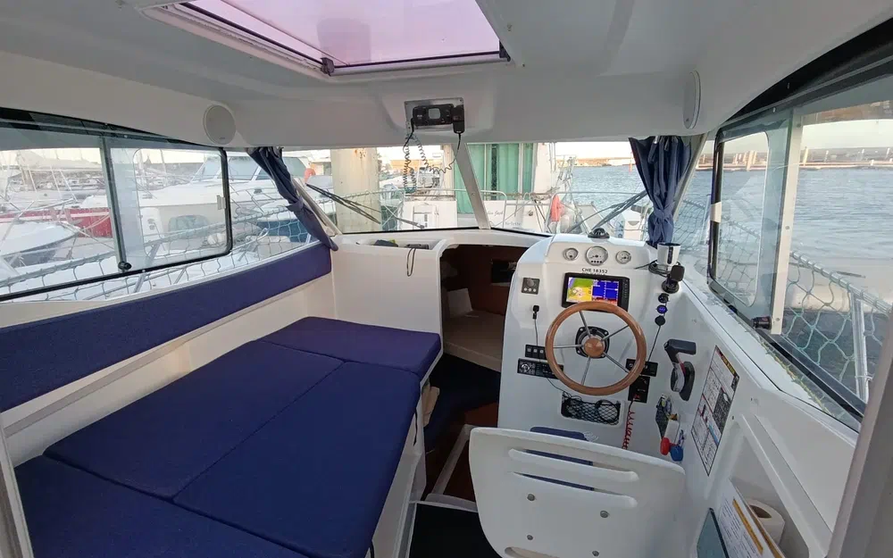 slider 1 Beneteau Antares 750 HB