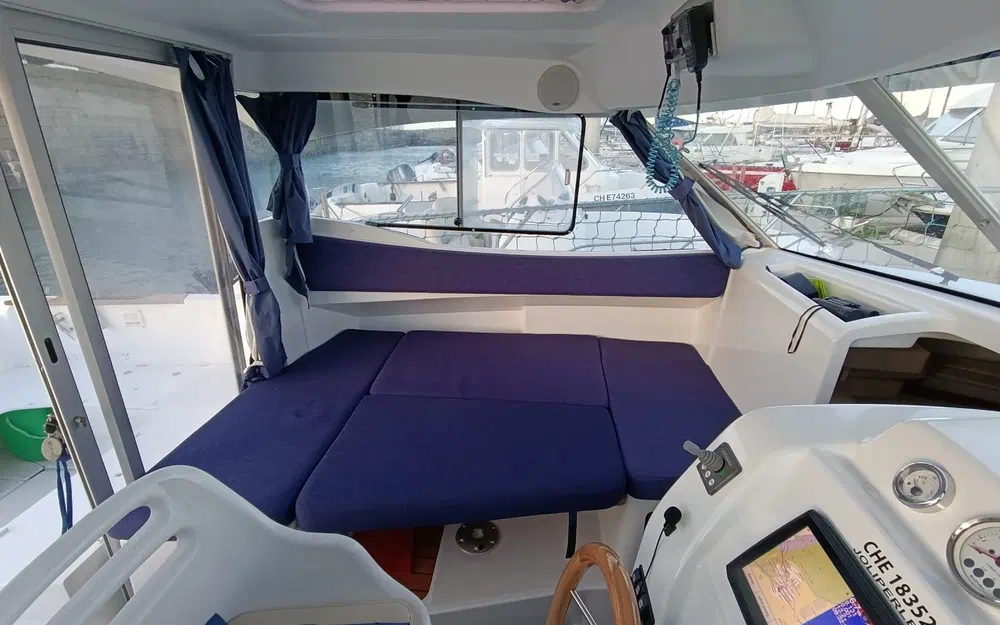 slider 10 Beneteau Antares 750 HB